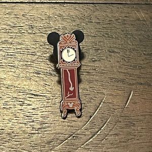 WDW - 13 Hour Grandfather Clock - Hidden Mickey 2007 Series 2